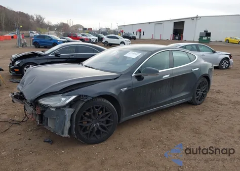 2014 Tesla Model S из США, поврежденный, VIN 5YJSA1S18EFP42334